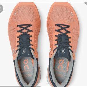 🛍 WOMENS ONCLOUD TENNIS SHOES🛍 Size 7.5